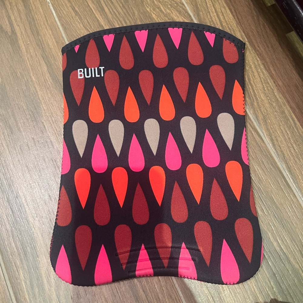 Built Neoprene Sleeve with Teardrop Pattern